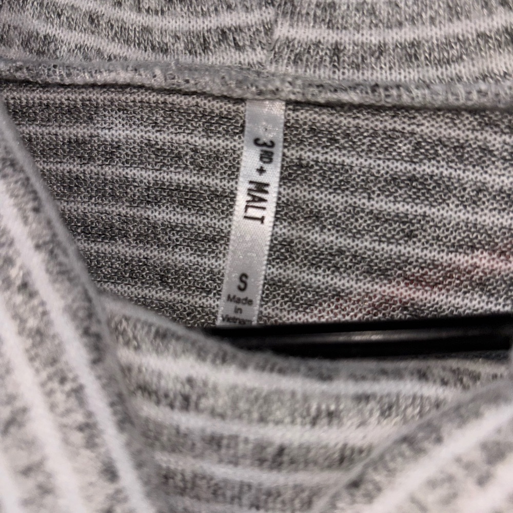 Women’s Heather Gray Ribbed Sweater - Small